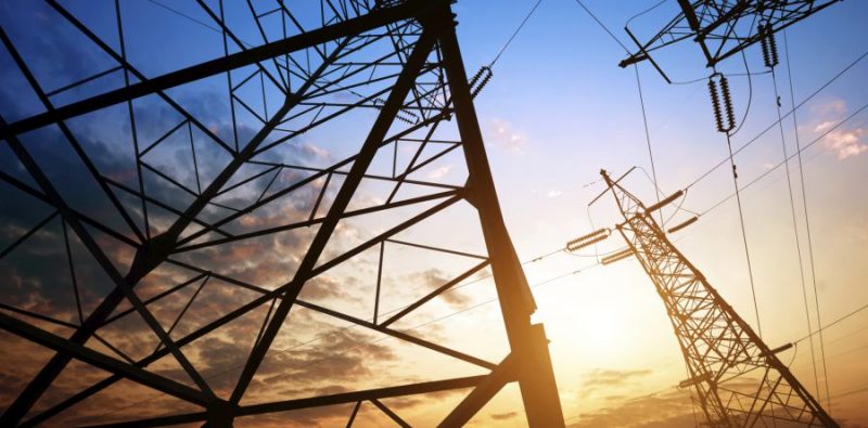 Эксперт Фонда национальной энергетической безопасности и Финуниверситета при правительстве РФ, Станислав Митрахович, предупредил о том, что веерные отключения от энергоснабжения в различных российских регионах будут продолжаться.